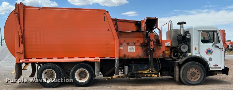 image for item DK7031 2013 Peterbilt 320  refuse truck