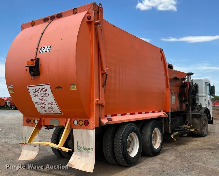 image for item DK7031 2013 Peterbilt 320  refuse truck