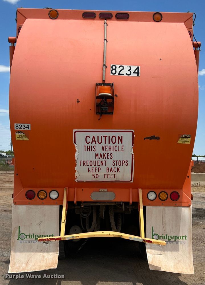 image for item DK7031 2013 Peterbilt 320  refuse truck