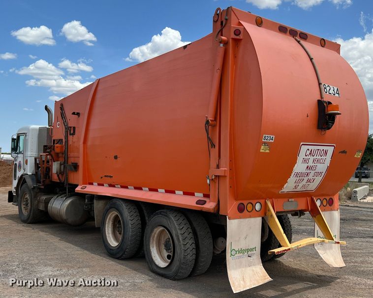 image for item DK7031 2013 Peterbilt 320  refuse truck