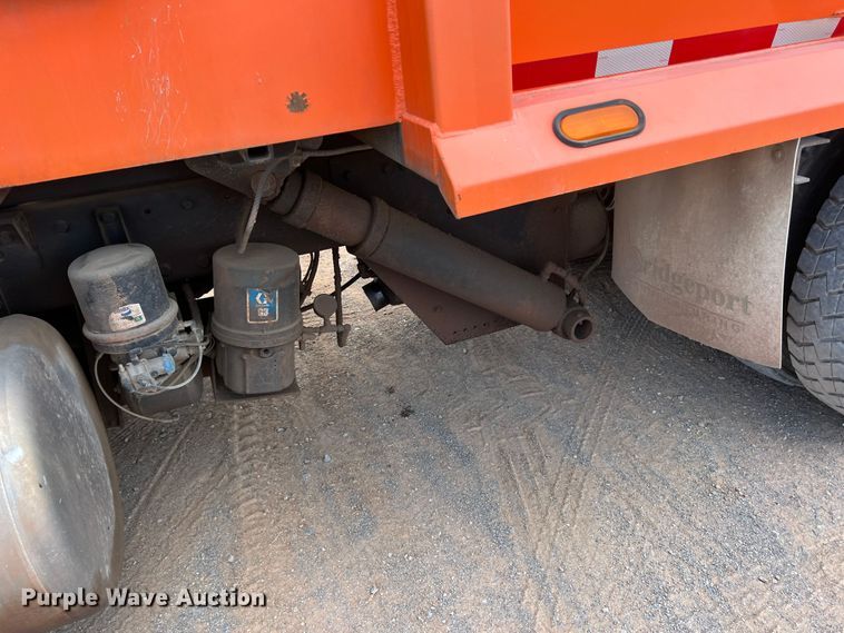 image for item DK7031 2013 Peterbilt 320  refuse truck