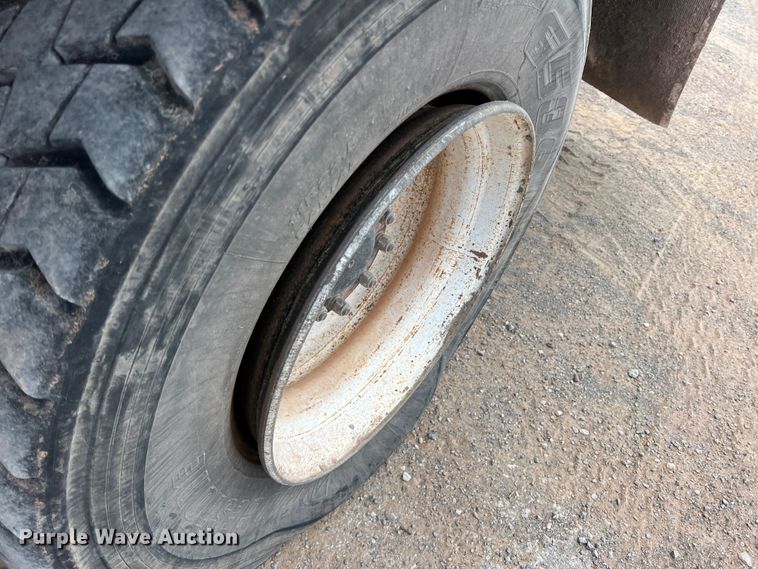 image for item DK7031 2013 Peterbilt 320  refuse truck