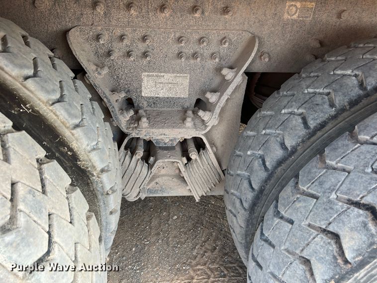 image for item DK7031 2013 Peterbilt 320  refuse truck