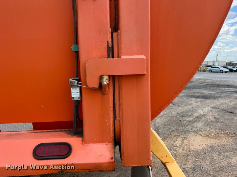 image for item DK7031 2013 Peterbilt 320  refuse truck