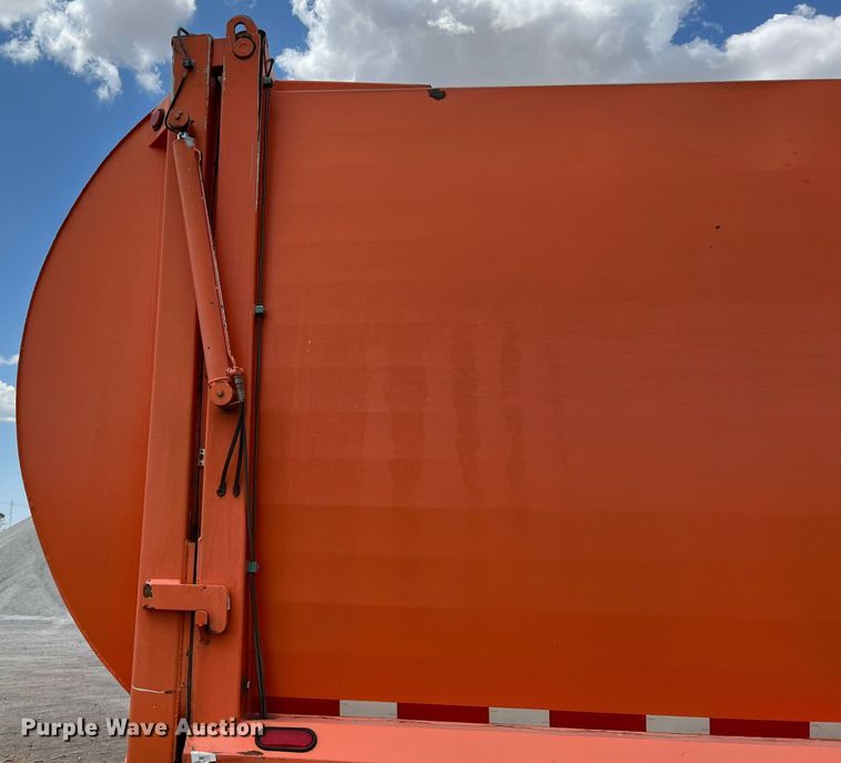 image for item DK7031 2013 Peterbilt 320  refuse truck