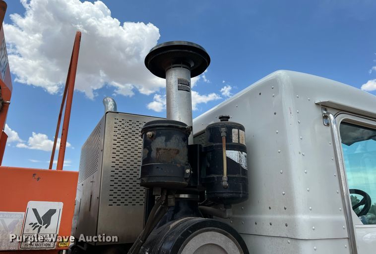 image for item DK7031 2013 Peterbilt 320  refuse truck