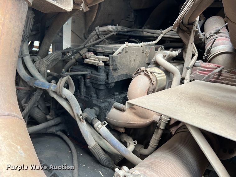 image for item DK7031 2013 Peterbilt 320  refuse truck