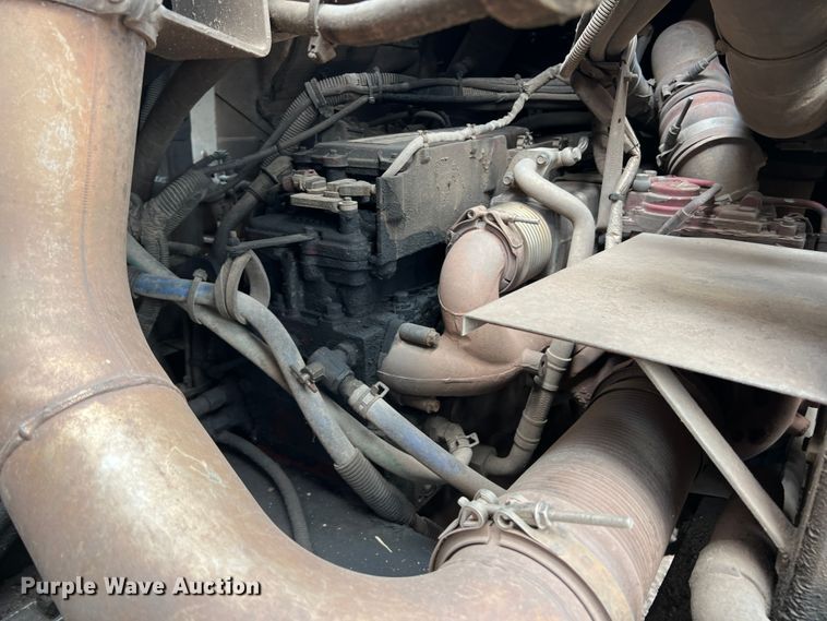 image for item DK7031 2013 Peterbilt 320  refuse truck