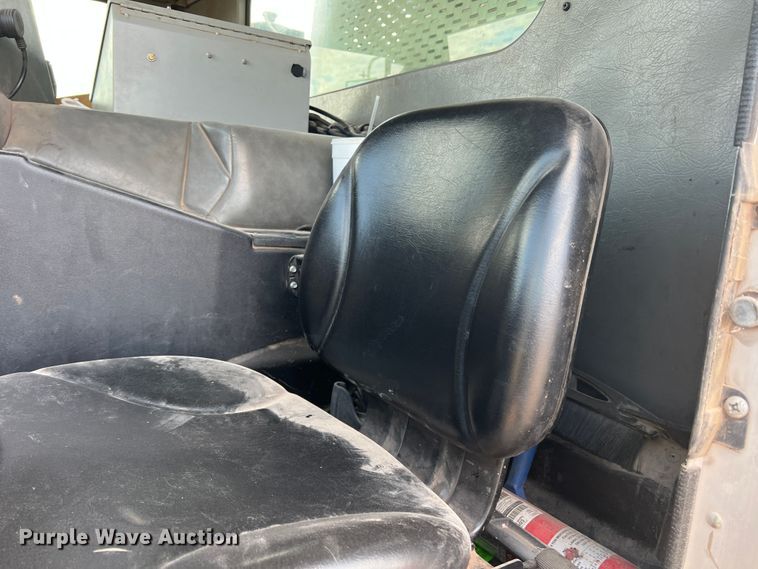 image for item DK7031 2013 Peterbilt 320  refuse truck