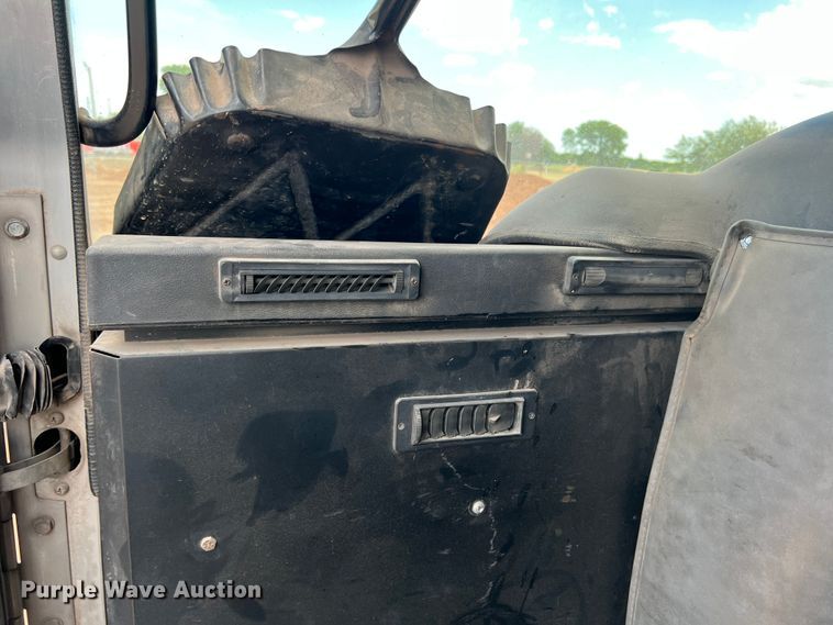 image for item DK7031 2013 Peterbilt 320  refuse truck