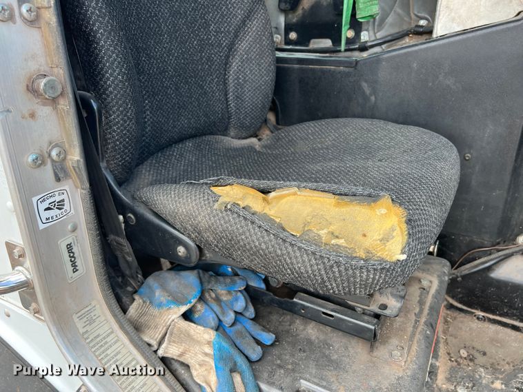 image for item DK7031 2013 Peterbilt 320  refuse truck