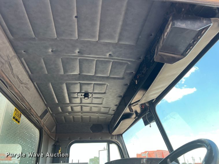 image for item DK7031 2013 Peterbilt 320  refuse truck