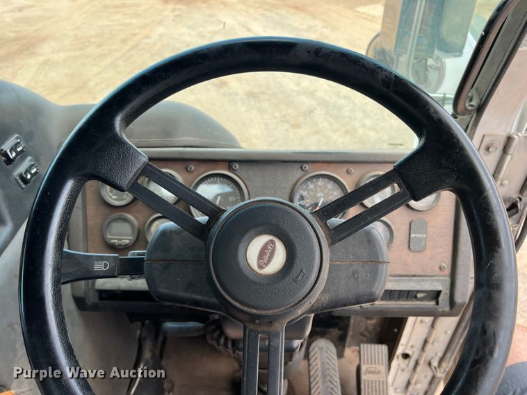 image for item DK7031 2013 Peterbilt 320  refuse truck