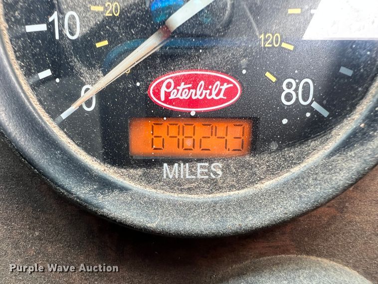 image for item DK7031 2013 Peterbilt 320  refuse truck