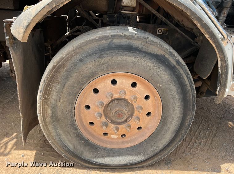 image for item DK7031 2013 Peterbilt 320  refuse truck