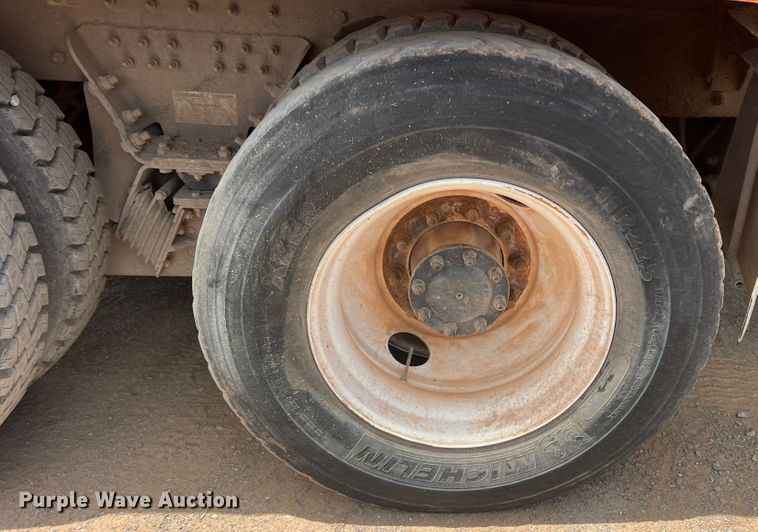 image for item DK7031 2013 Peterbilt 320  refuse truck