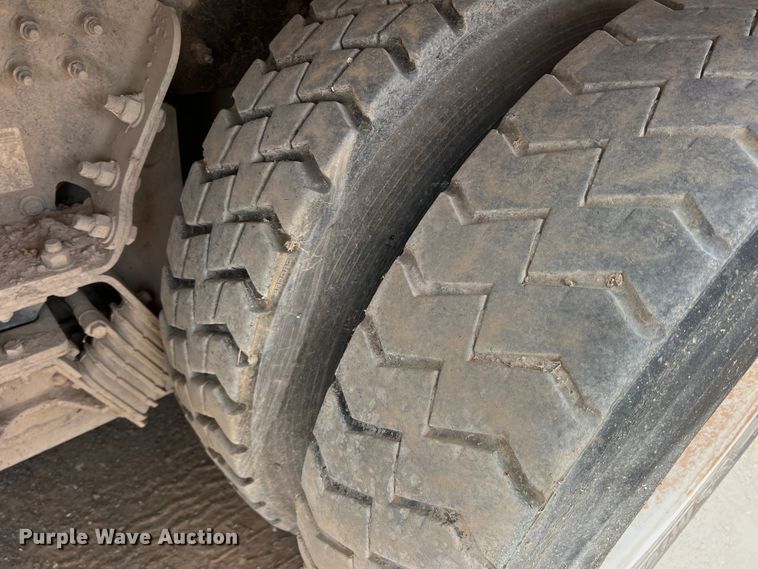 image for item DK7031 2013 Peterbilt 320  refuse truck