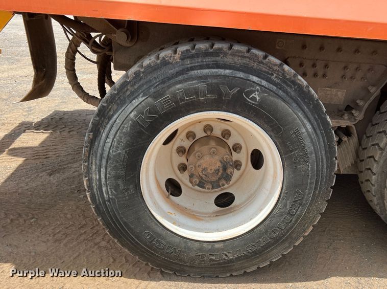 image for item DK7031 2013 Peterbilt 320  refuse truck