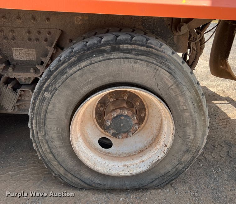 image for item DK7031 2013 Peterbilt 320  refuse truck