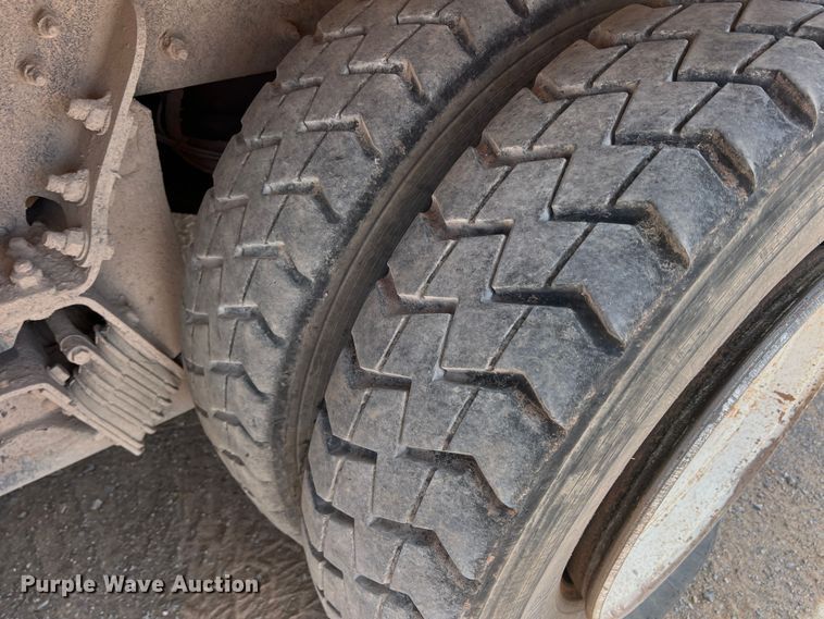 image for item DK7031 2013 Peterbilt 320  refuse truck