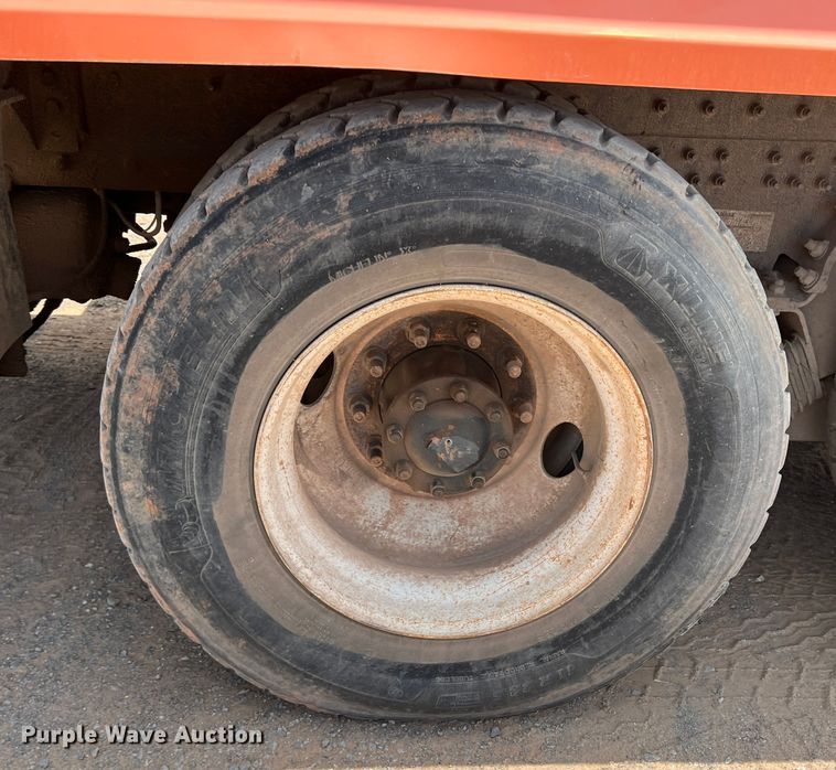 image for item DK7031 2013 Peterbilt 320  refuse truck