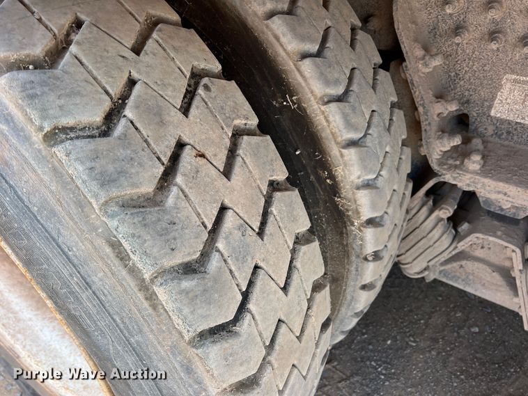 image for item DK7031 2013 Peterbilt 320  refuse truck