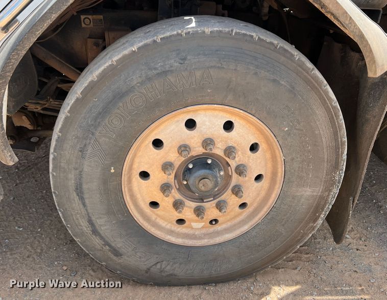 image for item DK7031 2013 Peterbilt 320  refuse truck