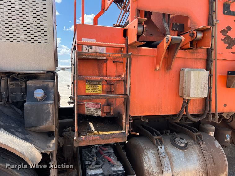 image for item DK7032 2012 Peterbilt 320  refuse truck