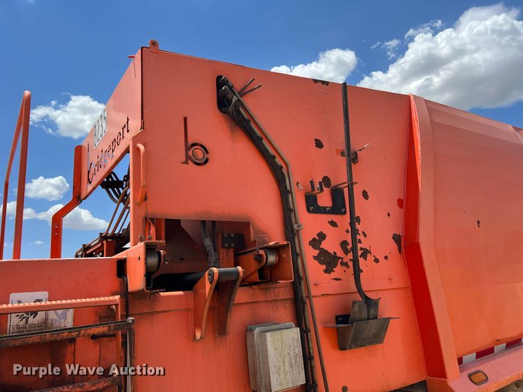 image for item DK7032 2012 Peterbilt 320  refuse truck