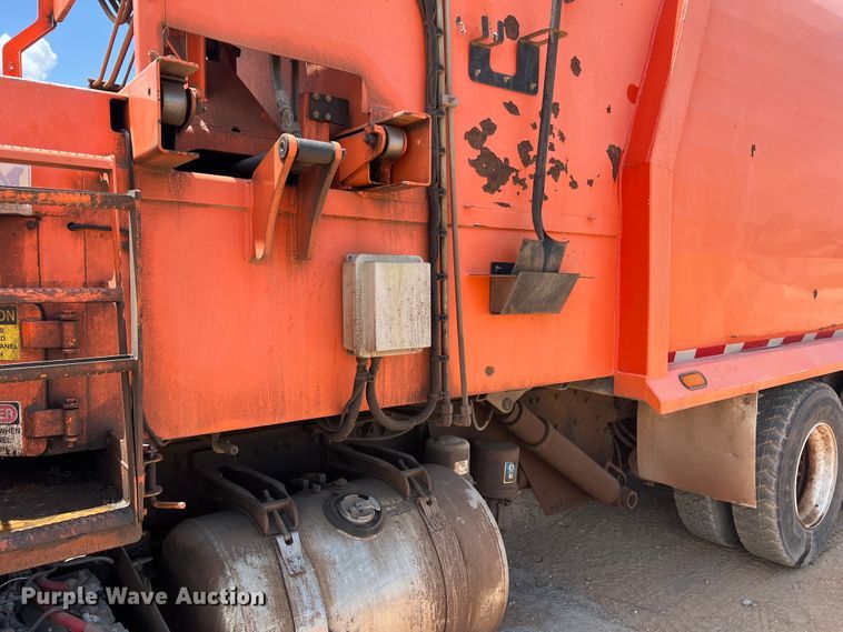 image for item DK7032 2012 Peterbilt 320  refuse truck