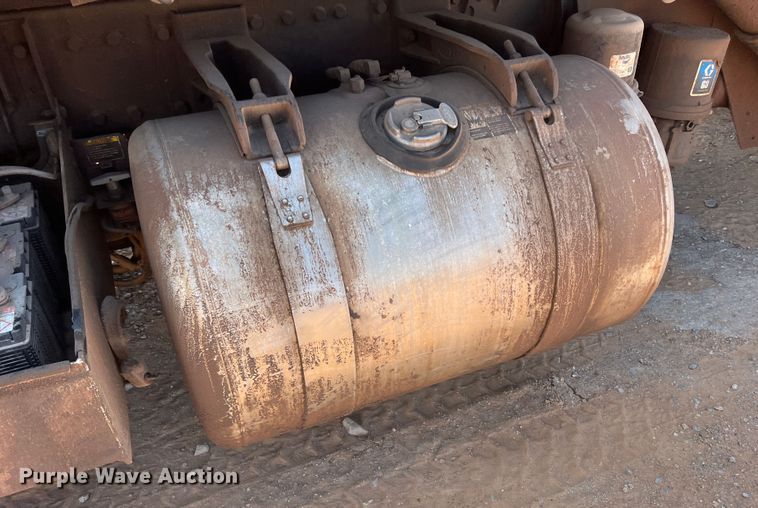 image for item DK7032 2012 Peterbilt 320  refuse truck