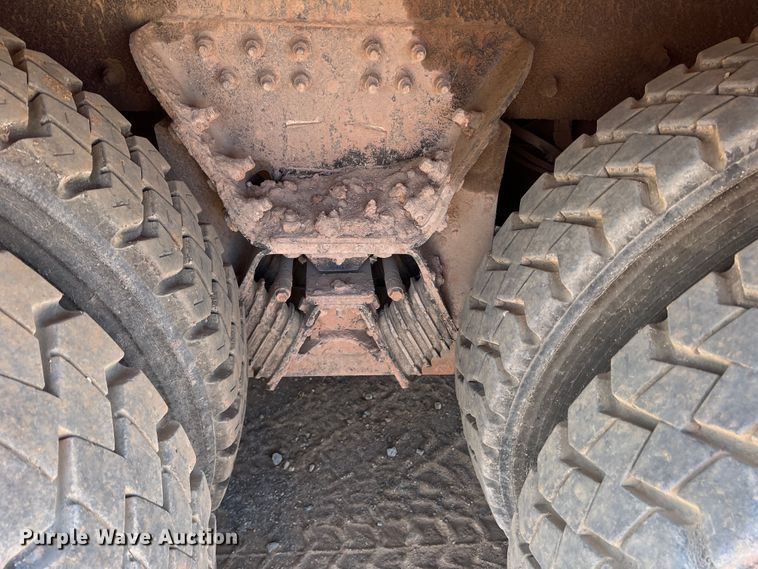 image for item DK7032 2012 Peterbilt 320  refuse truck