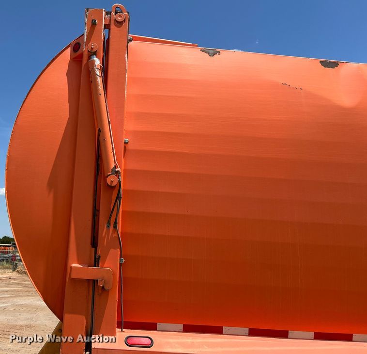 image for item DK7032 2012 Peterbilt 320  refuse truck