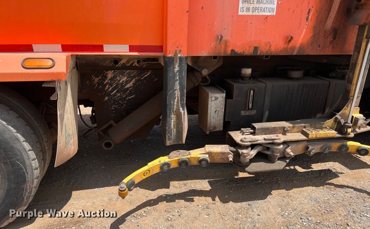 image for item DK7032 2012 Peterbilt 320  refuse truck