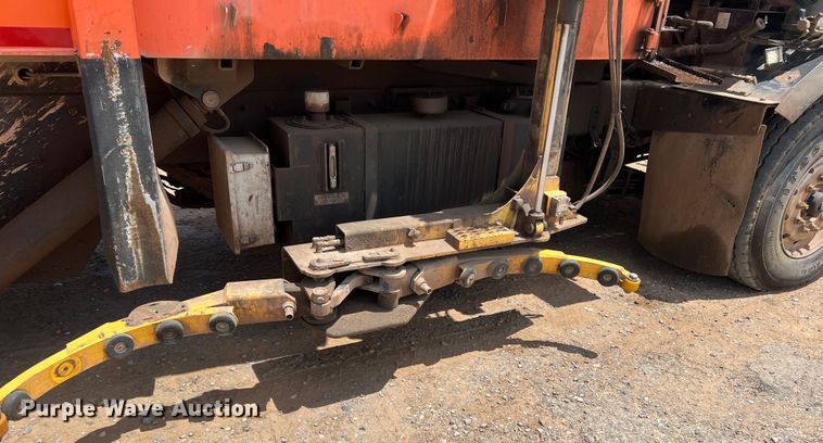 image for item DK7032 2012 Peterbilt 320  refuse truck