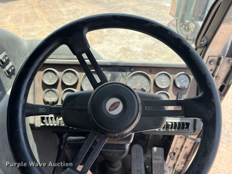 image for item DK7032 2012 Peterbilt 320  refuse truck