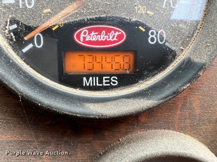 image for item DK7032 2012 Peterbilt 320  refuse truck