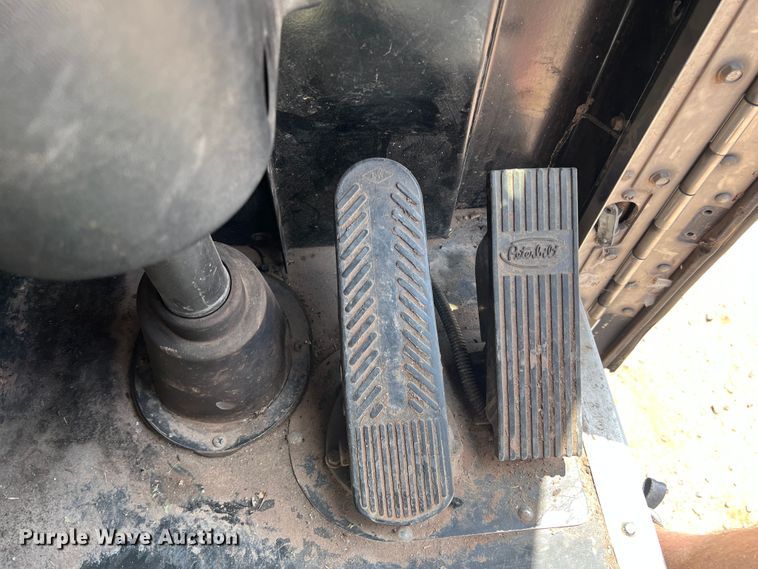 image for item DK7032 2012 Peterbilt 320  refuse truck