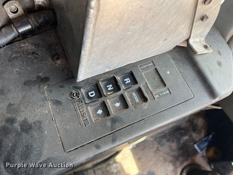 image for item DK7032 2012 Peterbilt 320  refuse truck