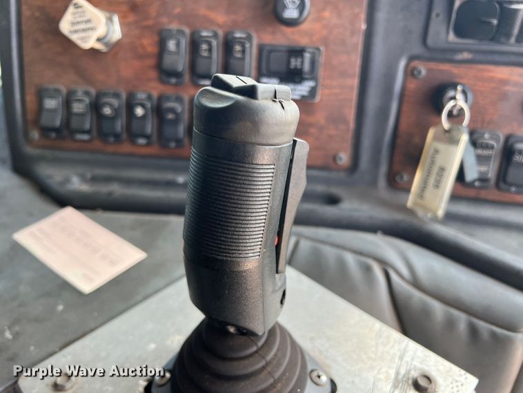 image for item DK7032 2012 Peterbilt 320  refuse truck