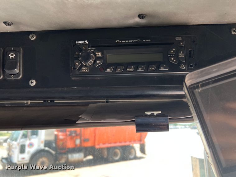 image for item DK7032 2012 Peterbilt 320  refuse truck