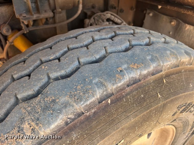 image for item DK7032 2012 Peterbilt 320  refuse truck