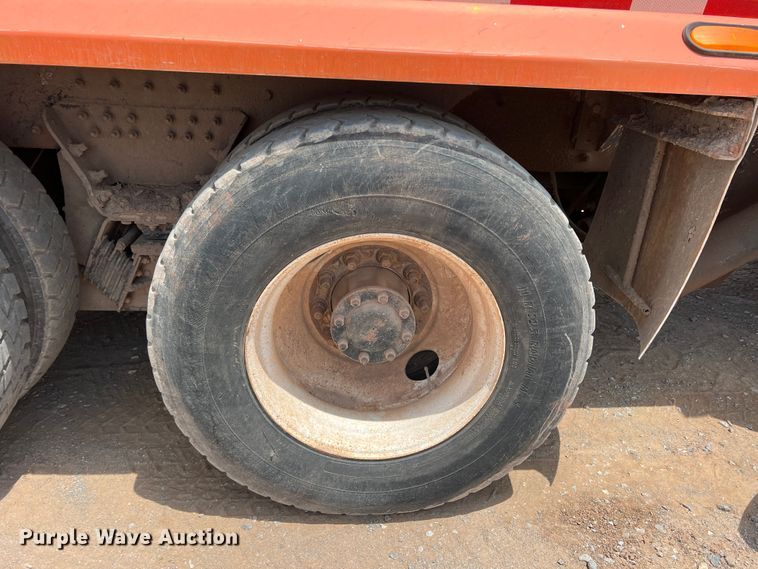 image for item DK7032 2012 Peterbilt 320  refuse truck