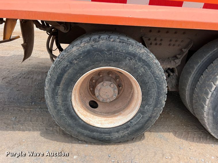 image for item DK7032 2012 Peterbilt 320  refuse truck