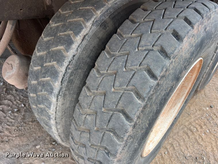 image for item DK7032 2012 Peterbilt 320  refuse truck