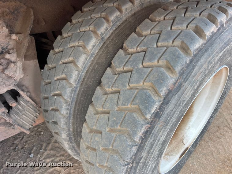 image for item DK7032 2012 Peterbilt 320  refuse truck