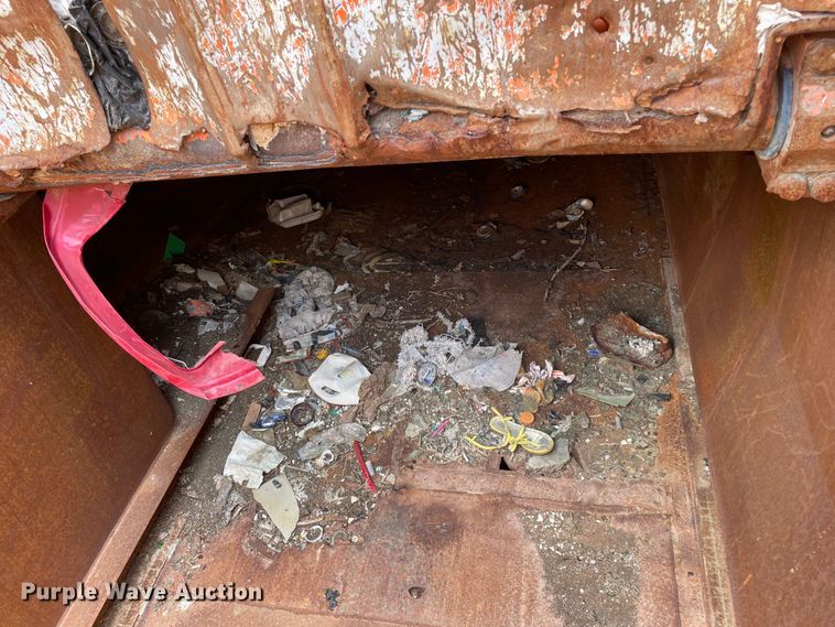 image for item DK7033 2009 Peterbilt 320  refuse truck