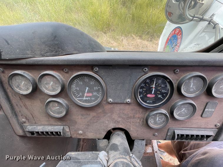 image for item DK7033 2009 Peterbilt 320  refuse truck