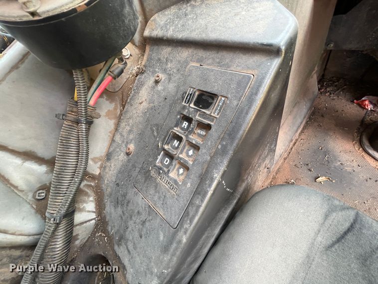 image for item DK7033 2009 Peterbilt 320  refuse truck