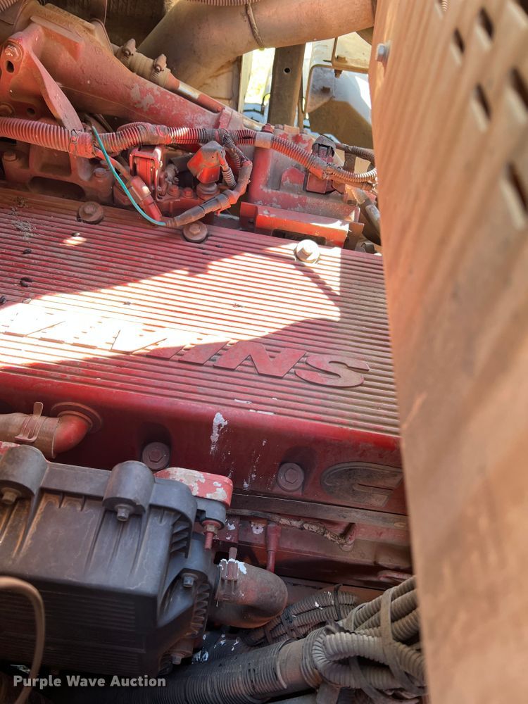 image for item DK7033 2009 Peterbilt 320  refuse truck